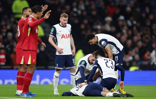Rodrigo Bentancur của Tottenham gặp chấn thương nặng trong trận gặp Liverpool